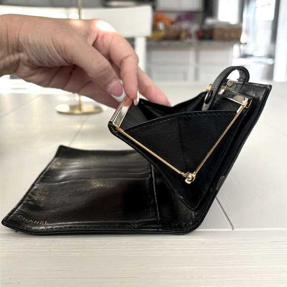 Chanel Black Leather Caviar Interlocking CC Long Bi-fold Wallet - Picture 13 of 17